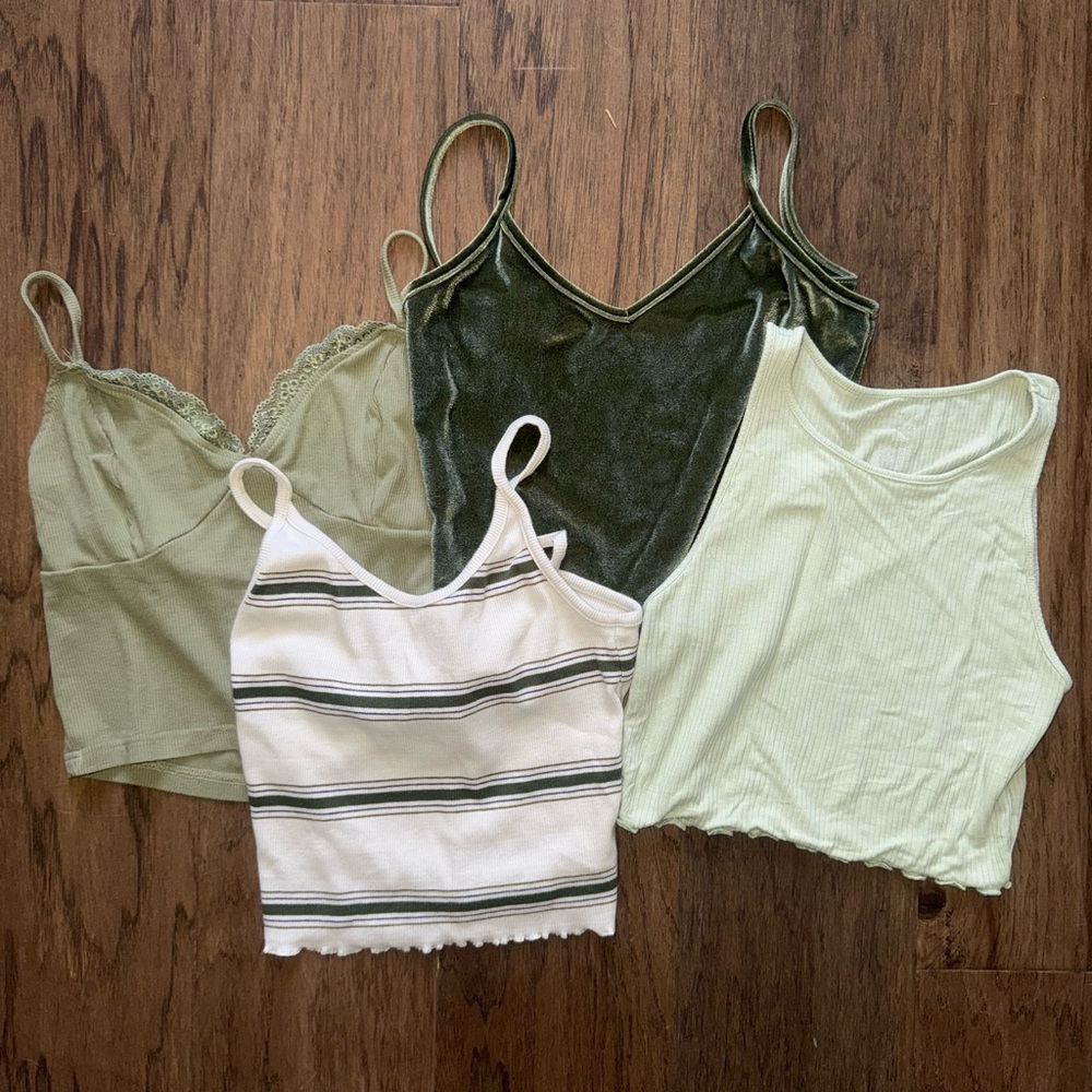 Stylish Women's Green and White Tops Set